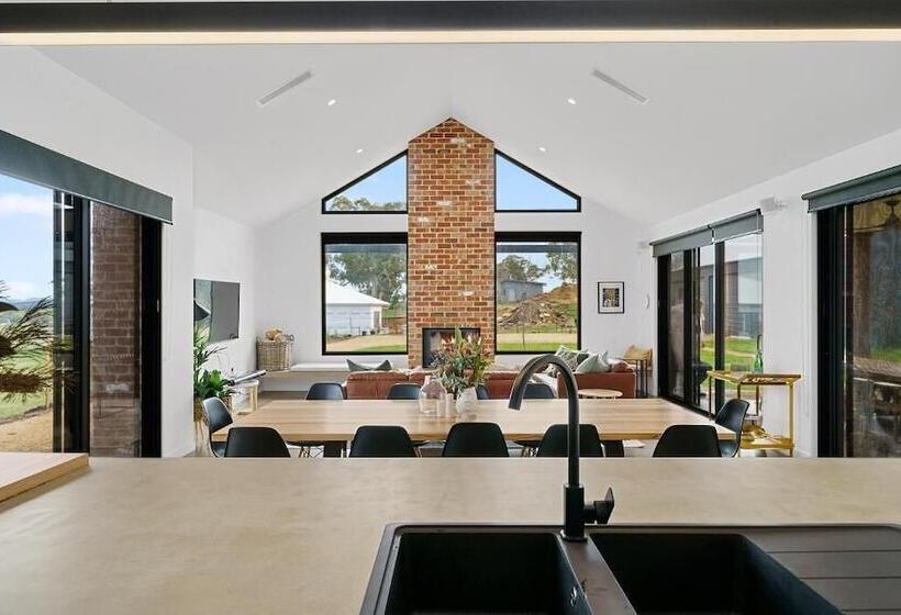 بنسيون Wild Wombat