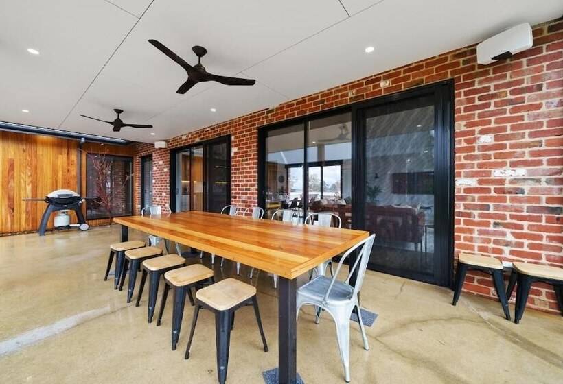 بنسيون Wild Wombat