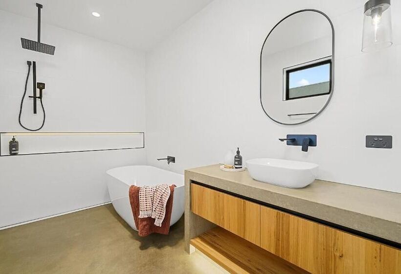 بنسيون Wild Wombat