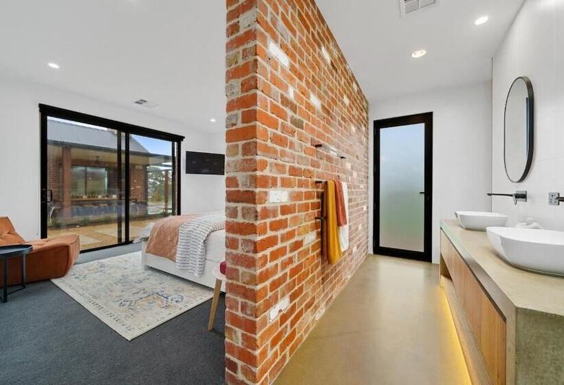 بنسيون Wild Wombat