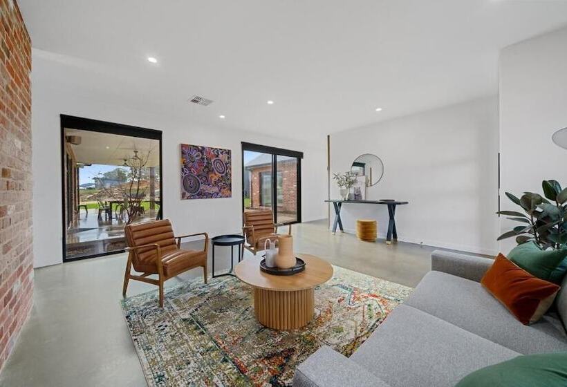 بنسيون Wild Wombat