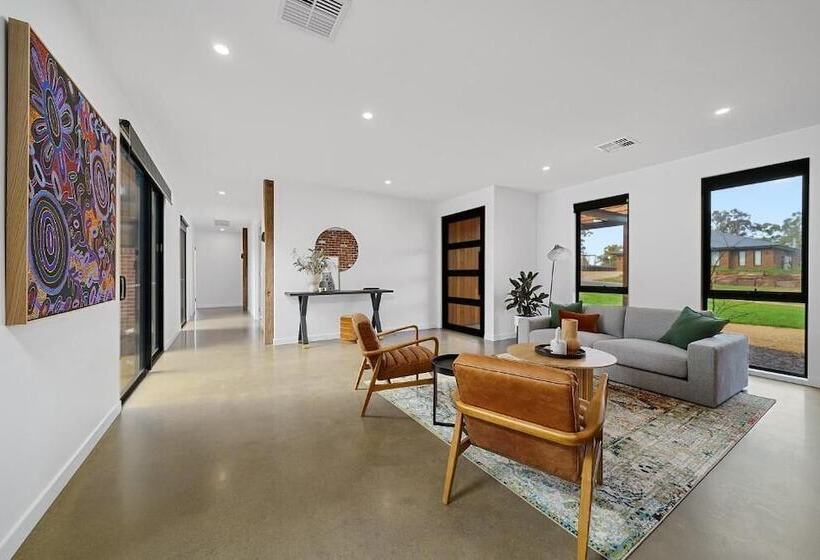 بنسيون Wild Wombat