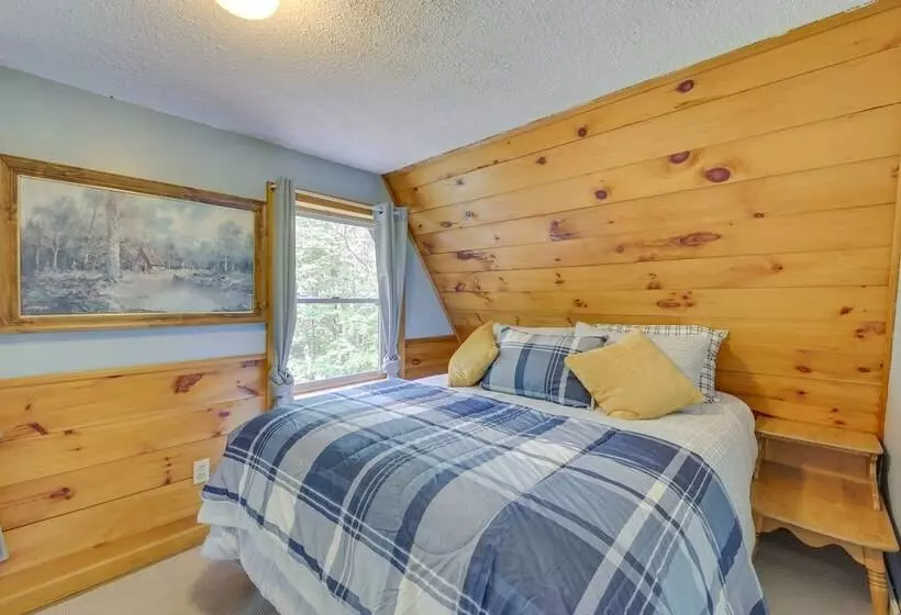 Pet Friendly Belfast Retreat   2 Mi To Downtown!