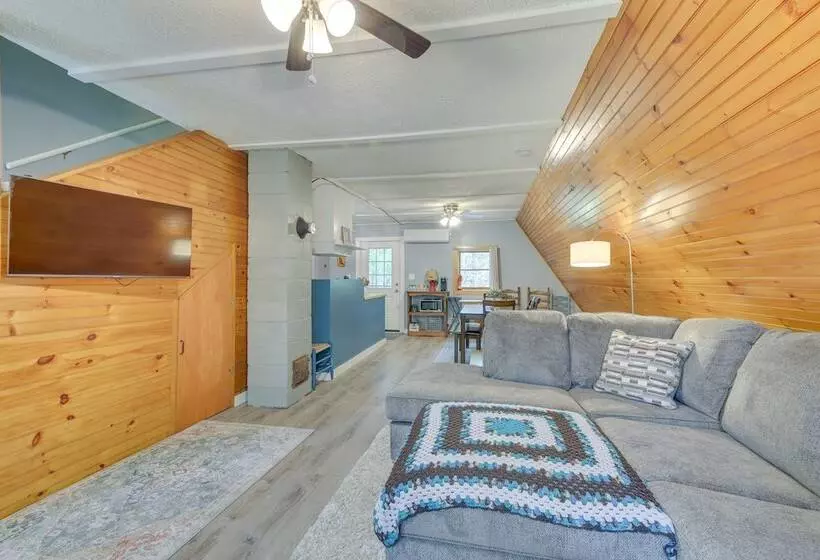 Pet Friendly Belfast Retreat   2 Mi To Downtown!