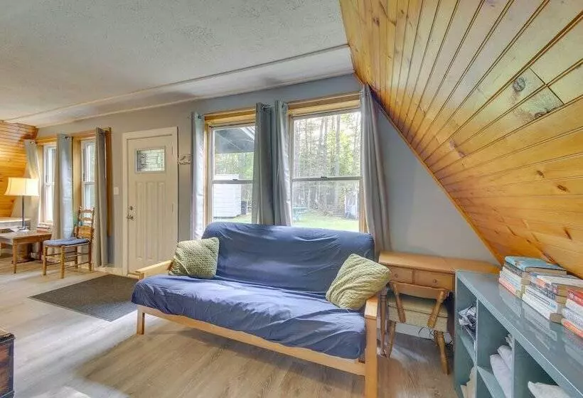 Pet Friendly Belfast Retreat   2 Mi To Downtown!