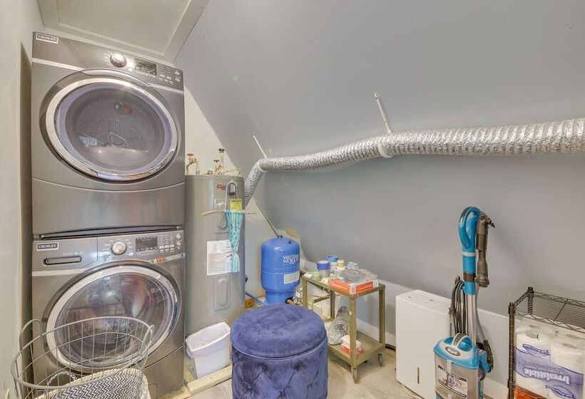 Pet Friendly Belfast Retreat 2 Mi To Downtown!