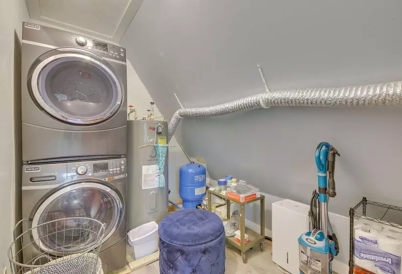 Pet Friendly Belfast Retreat   2 Mi To Downtown!