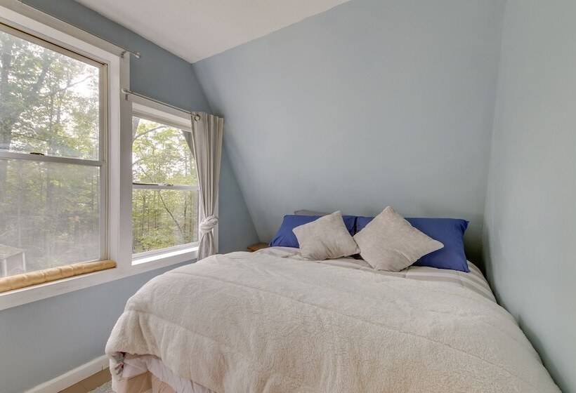 Pet Friendly Belfast Retreat 2 Mi To Downtown!