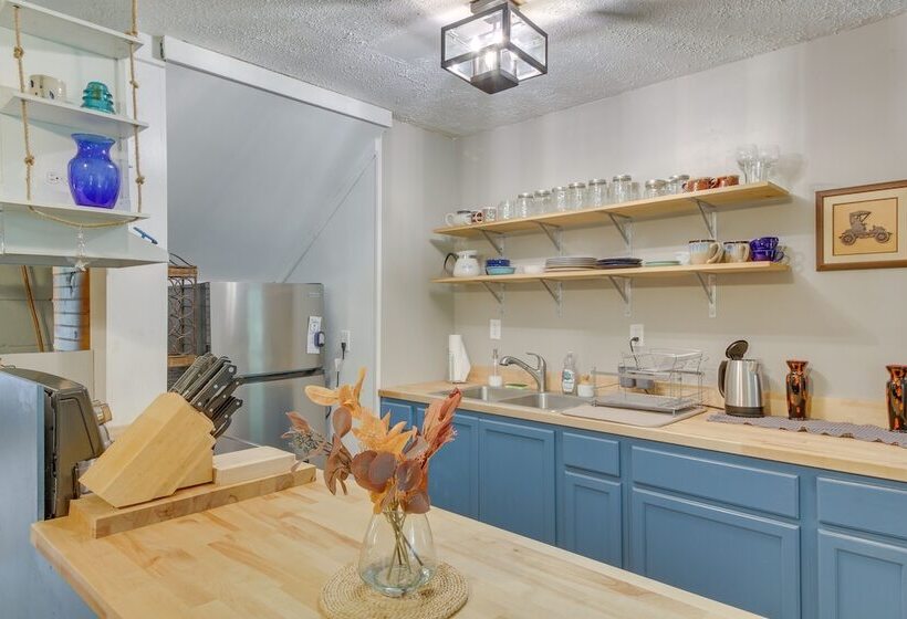 Pet Friendly Belfast Retreat 2 Mi To Downtown!