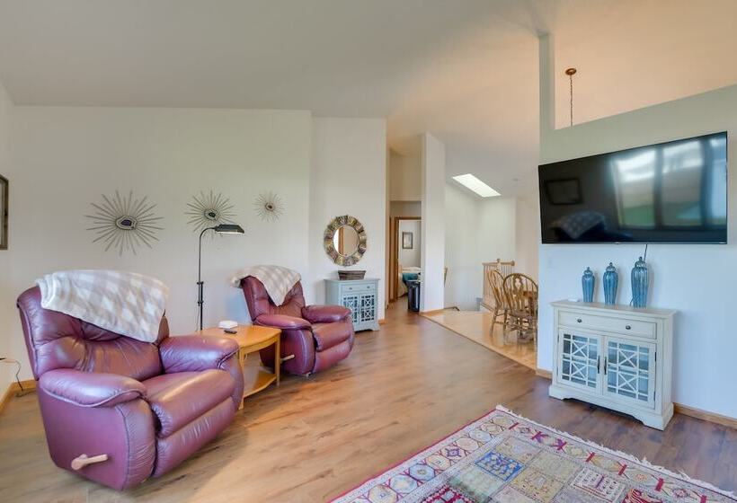 5 Mi To Dtwn: Pet Friendly Wheatland Twin Home!