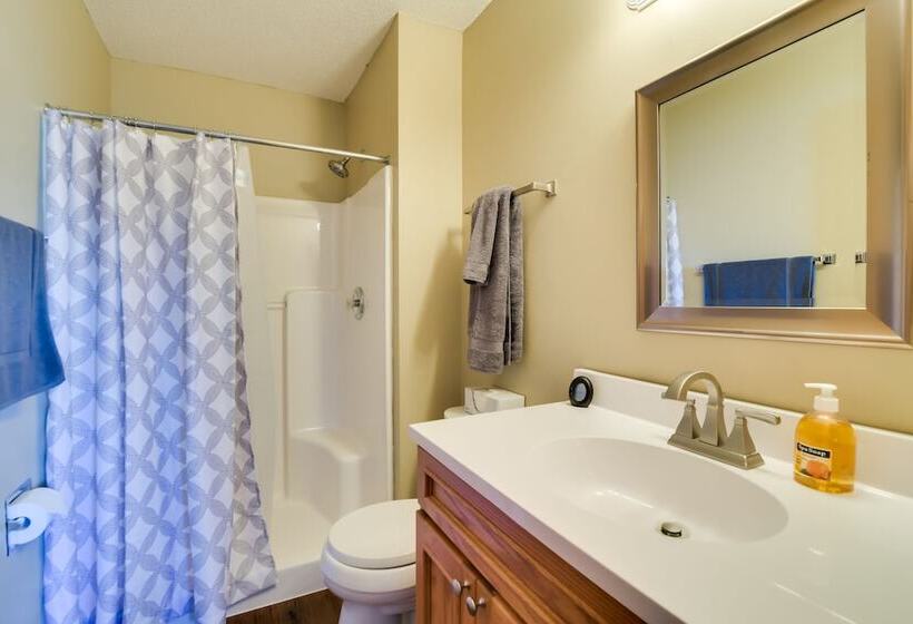 5 Mi To Dtwn: Pet Friendly Wheatland Twin Home!