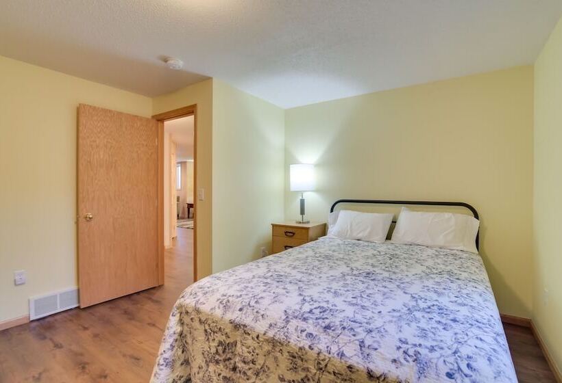 5 Mi To Dtwn: Pet Friendly Wheatland Twin Home!