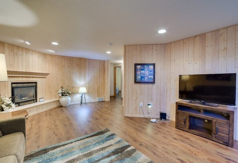 5 Mi To Dtwn: Pet Friendly Wheatland Twin Home!