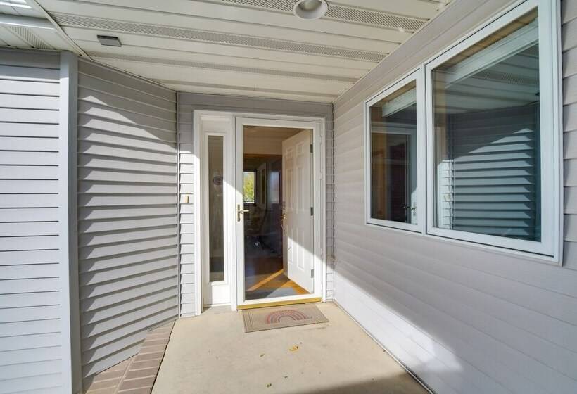 5 Mi To Dtwn: Pet Friendly Wheatland Twin Home!