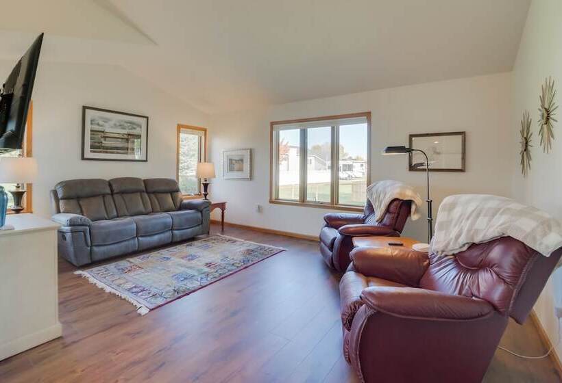 5 Mi To Dtwn: Pet Friendly Wheatland Twin Home!