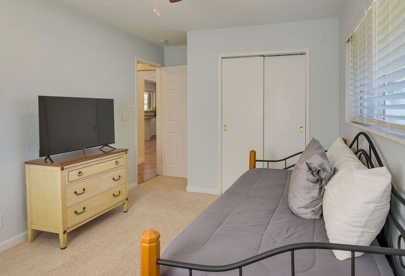 Pompano Beach Retreat W/ Backyard Oasis!