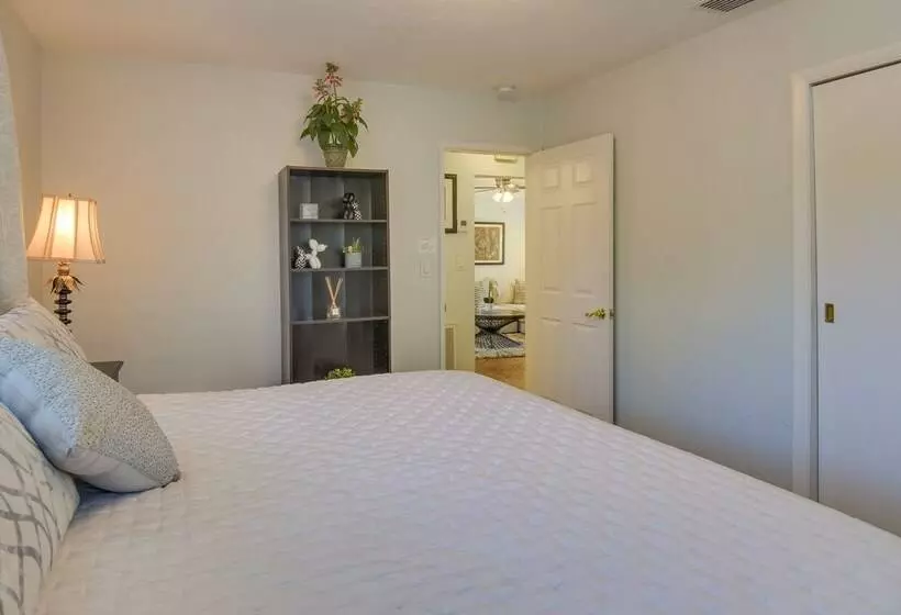 Pompano Beach Retreat W/ Backyard Oasis!