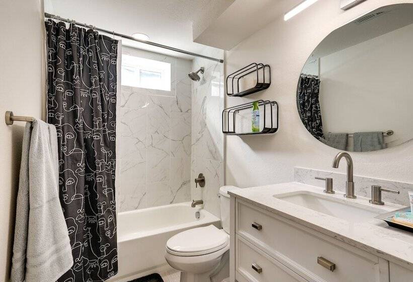 Quiet Pueblo Home W/ Pool Table, 5 Mi To Downtown!