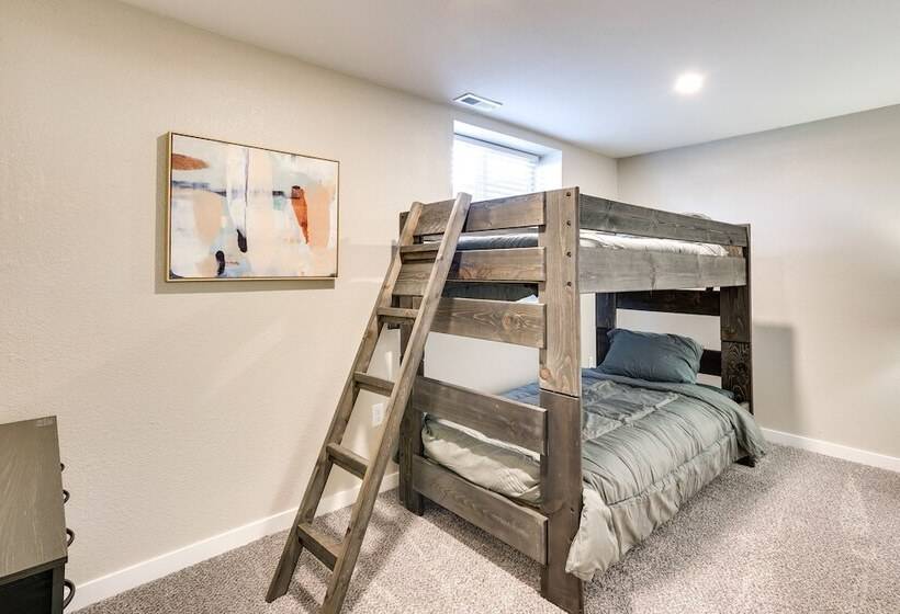 Quiet Pueblo Home W/ Pool Table, 5 Mi To Downtown!