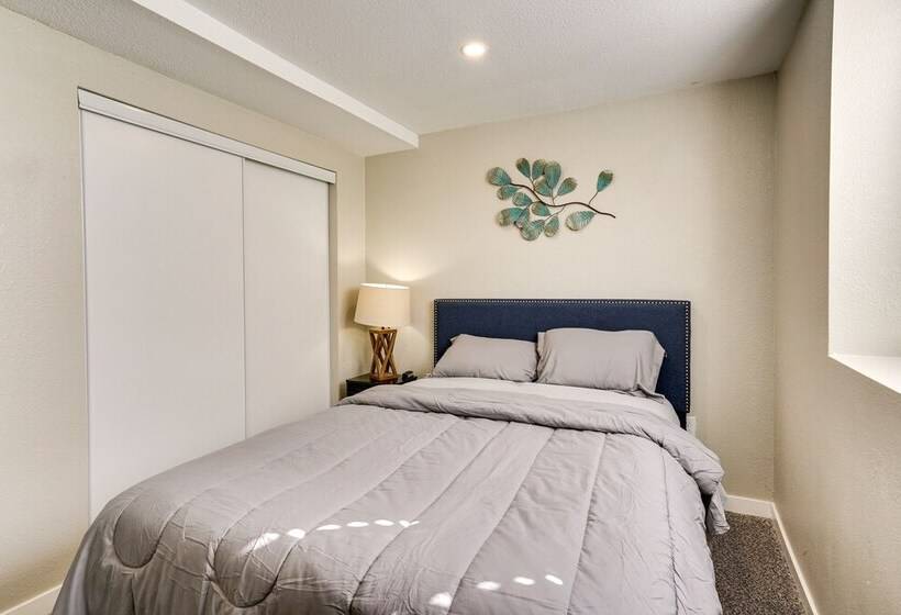 Quiet Pueblo Home W/ Pool Table, 5 Mi To Downtown!