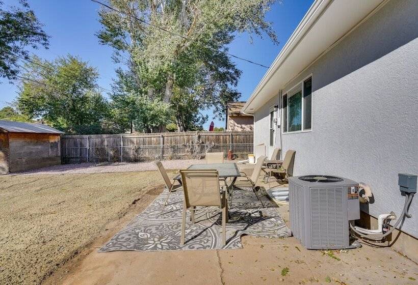 Quiet Pueblo Home W/ Pool Table, 5 Mi To Downtown!