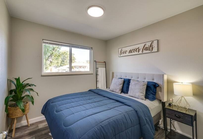 Quiet Pueblo Home W/ Pool Table, 5 Mi To Downtown!