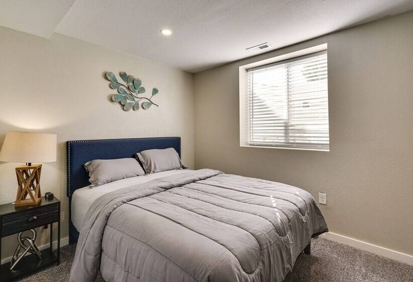 Quiet Pueblo Home W/ Pool Table, 5 Mi To Downtown!