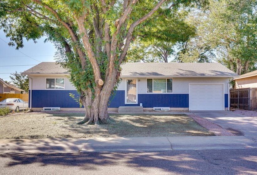 Quiet Pueblo Home W/ Pool Table, 5 Mi To Downtown!