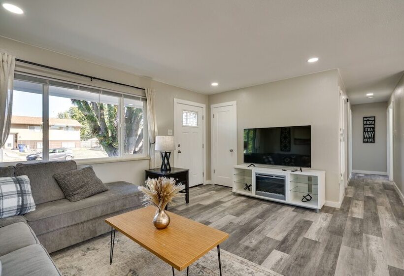 Quiet Pueblo Home W/ Pool Table, 5 Mi To Downtown!