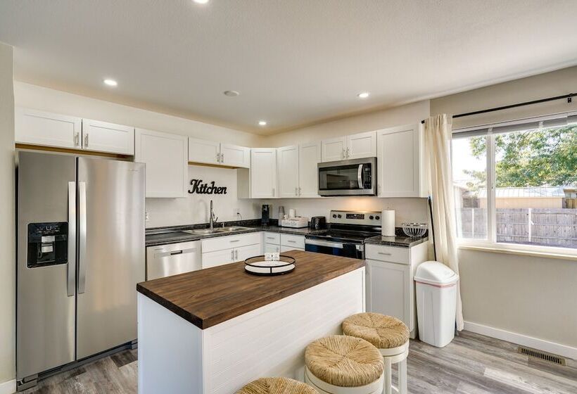 Quiet Pueblo Home W/ Pool Table, 5 Mi To Downtown!