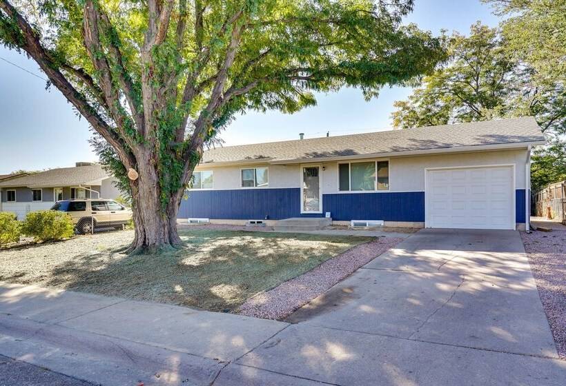 Quiet Pueblo Home W/ Pool Table, 5 Mi To Downtown!