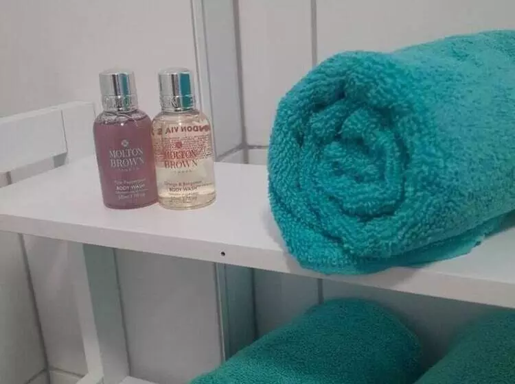 Residenssi Immaculate 1 Bed House In Newtown, Disley