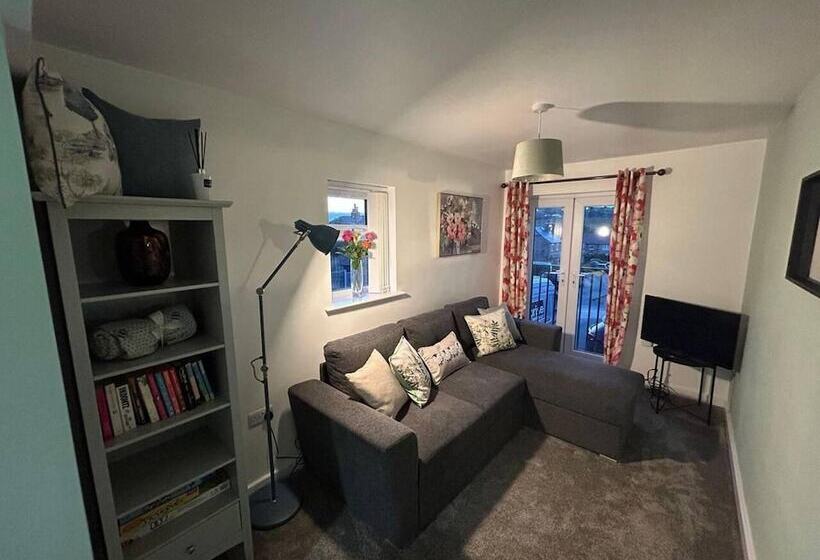 레지던스 Immaculate 1 Bed House In Newtown, Disley
