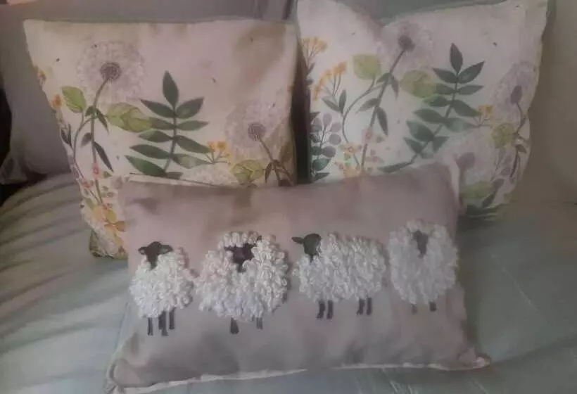 Residenssi Immaculate 1 Bed House In Newtown, Disley