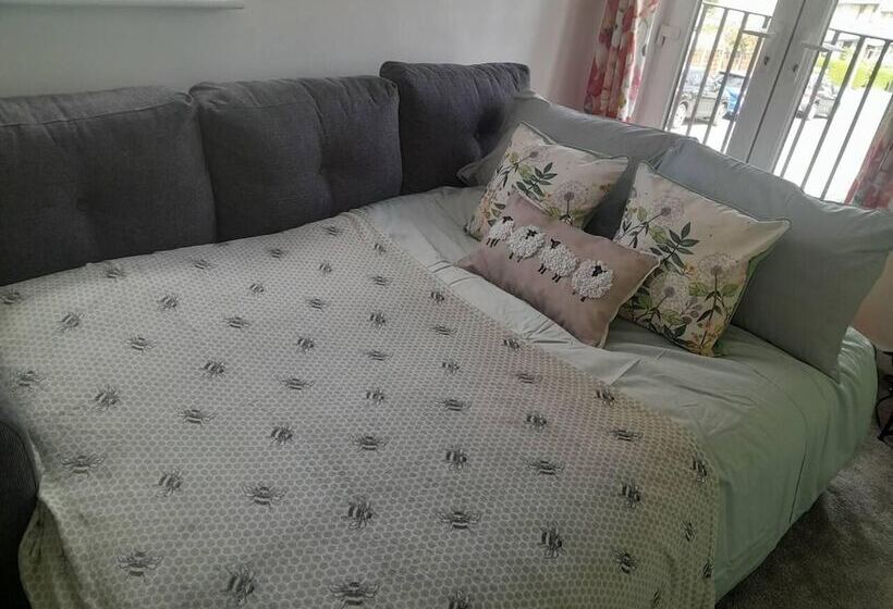 레지던스 Immaculate 1 Bed House In Newtown, Disley