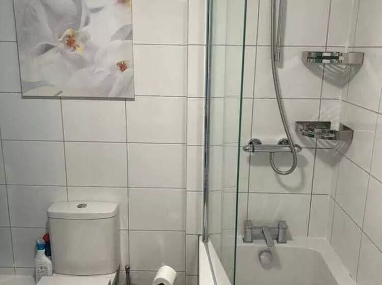 Residenssi Immaculate 1 Bed House In Newtown, Disley