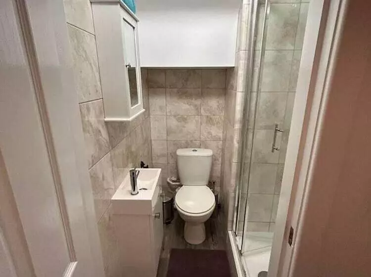 Residenssi Immaculate 1 Bed House In Newtown, Disley