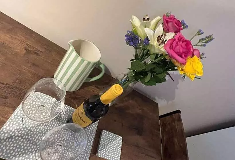 Residenssi Immaculate 1 Bed House In Newtown, Disley