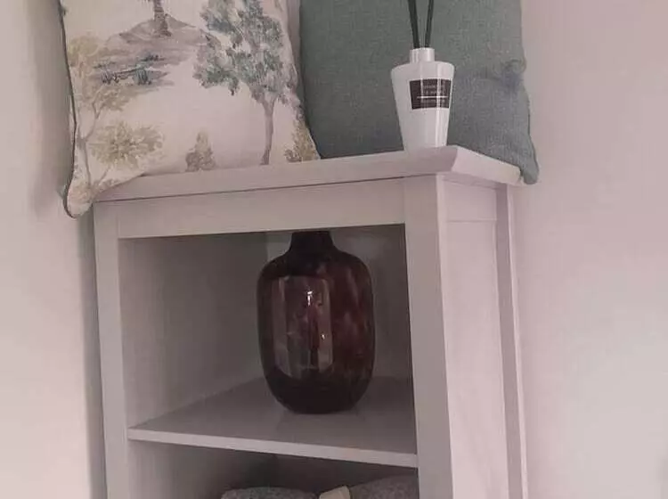 Residenssi Immaculate 1 Bed House In Newtown, Disley