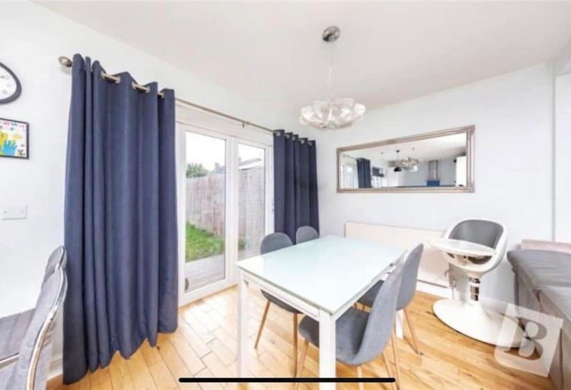 דירת נופש Stunning 4 Bed House In Gidea Park