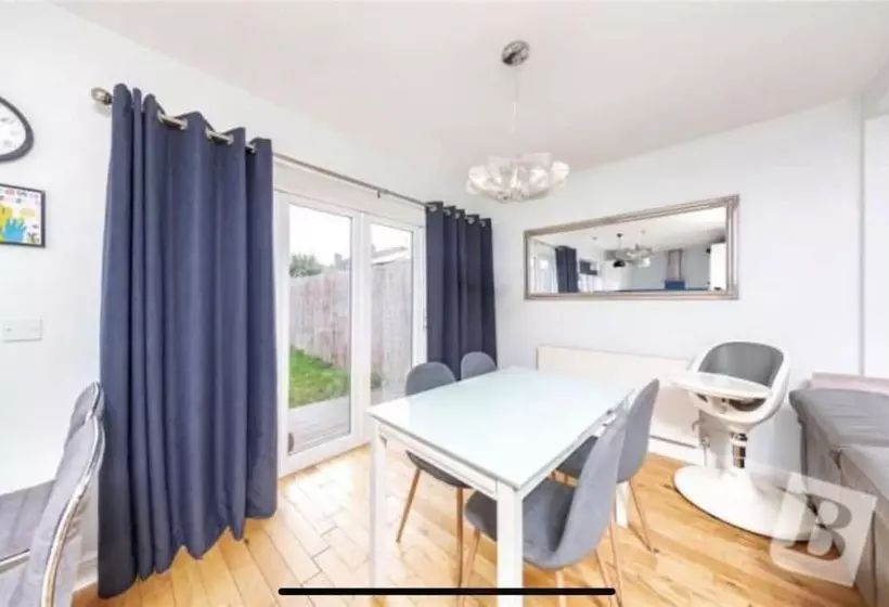 Residenssi Stunning 4 Bed House In Gidea Park