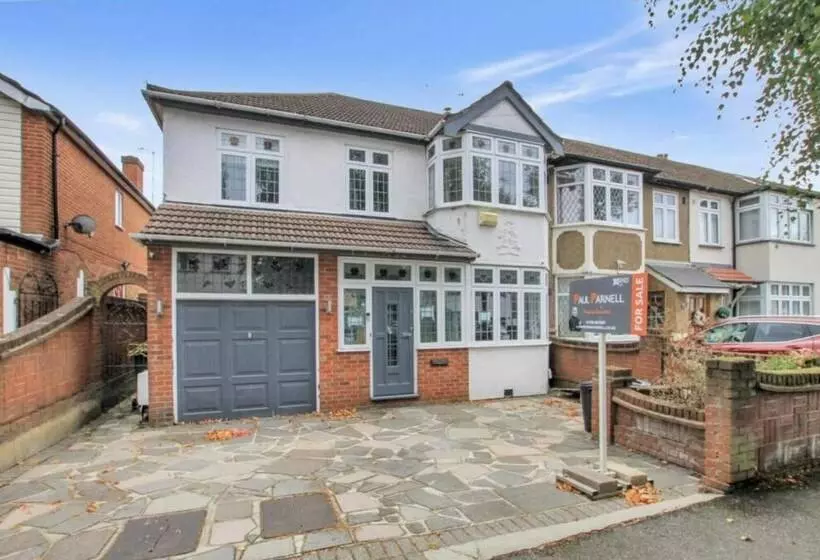 Residenssi Stunning 4 Bed House In Gidea Park