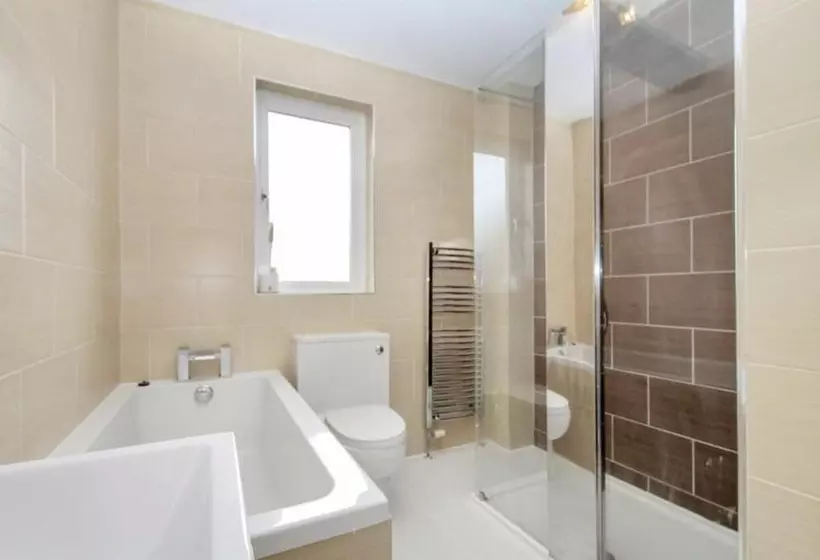 Residenssi Stunning 4 Bed House In Gidea Park