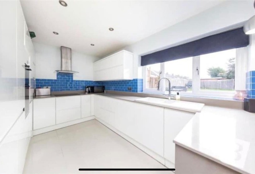 דירת נופש Stunning 4 Bed House In Gidea Park