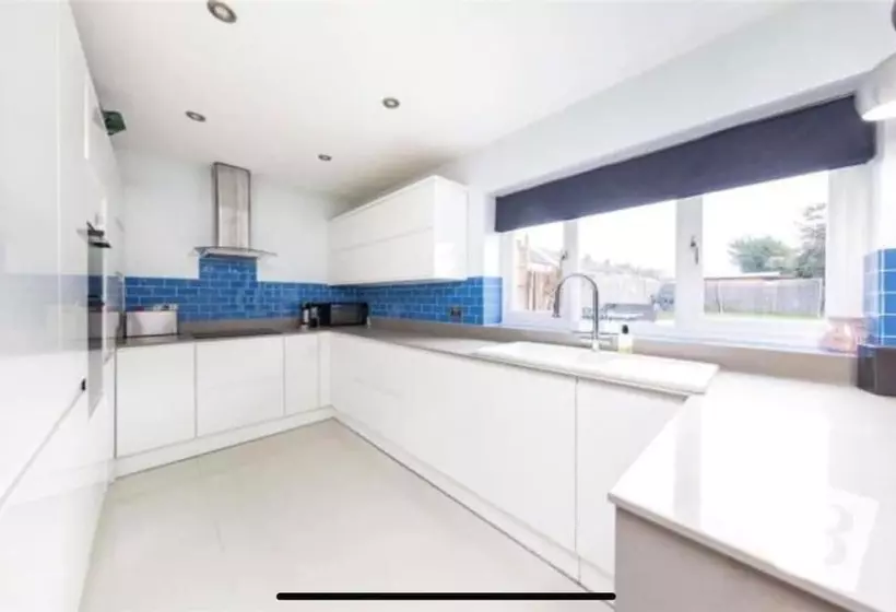 Residenssi Stunning 4 Bed House In Gidea Park