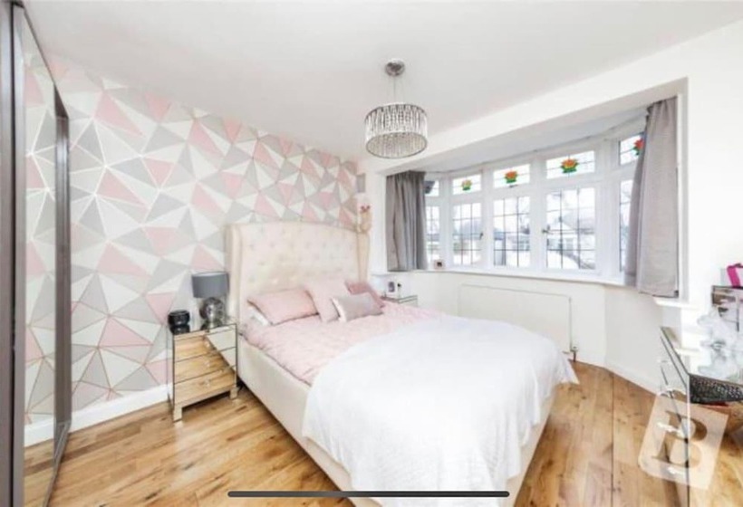דירת נופש Stunning 4 Bed House In Gidea Park