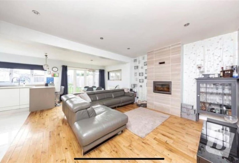 דירת נופש Stunning 4 Bed House In Gidea Park