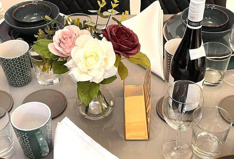 レジデンス Remarkable 5 Bed House In Horley