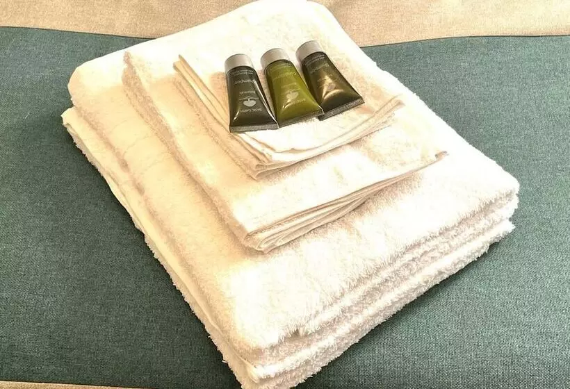 Residenssi Remarkable 5 Bed House In Horley