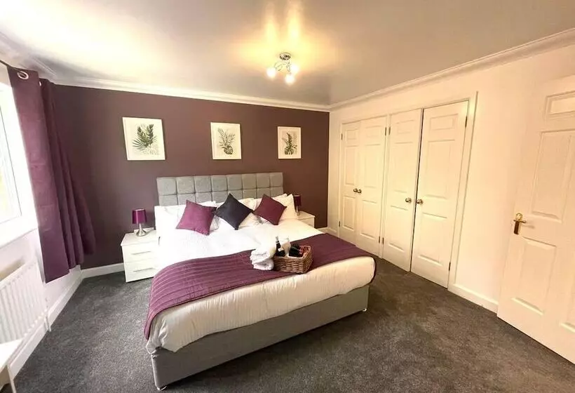 Residenssi Remarkable 5 Bed House In Horley